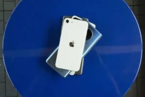 iPhone SE vs Android: Can a $399 iPhone really outperform $3,000 in Android phones?